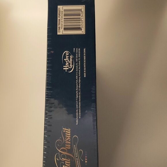 Trivial Pursuit Classic Edition Board Game Brand New Sealed Ages 16+ Hasbro - Picture 6 of 6